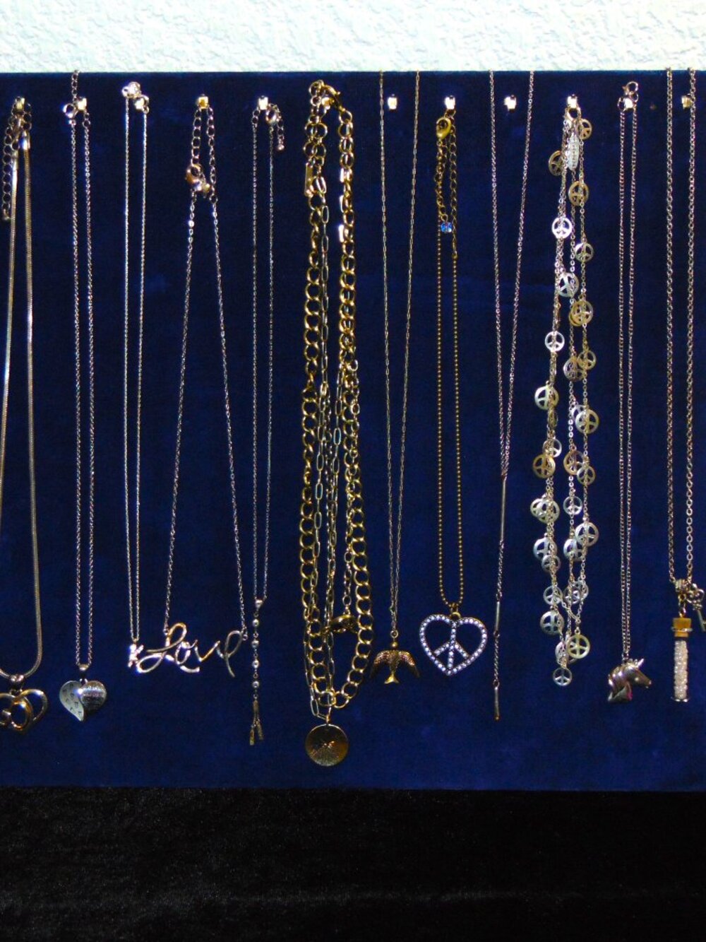 Vintage & Modern Assorted Silver Tone Necklace lot- very nice!